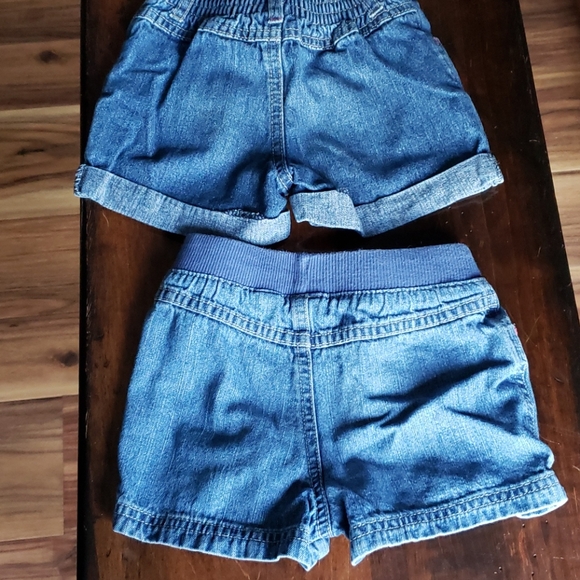 2 Pair of Girl's 24 month Jean Shorts - Picture 2 of 4